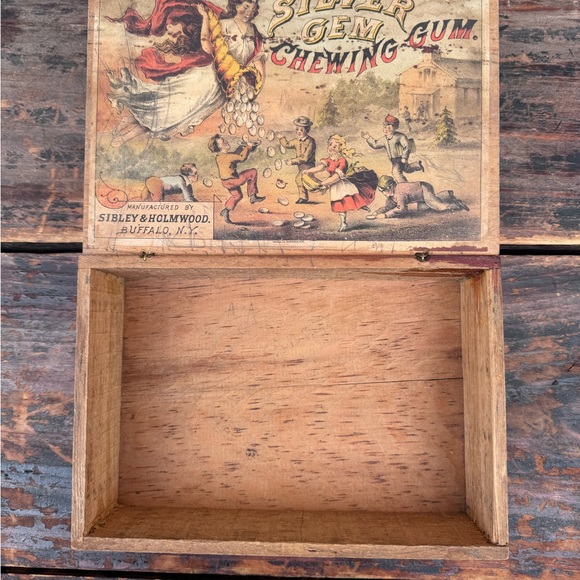 Antique (early 1900’s) wooden Silver Gem Chewing Gum box. - Picture 5 of 8